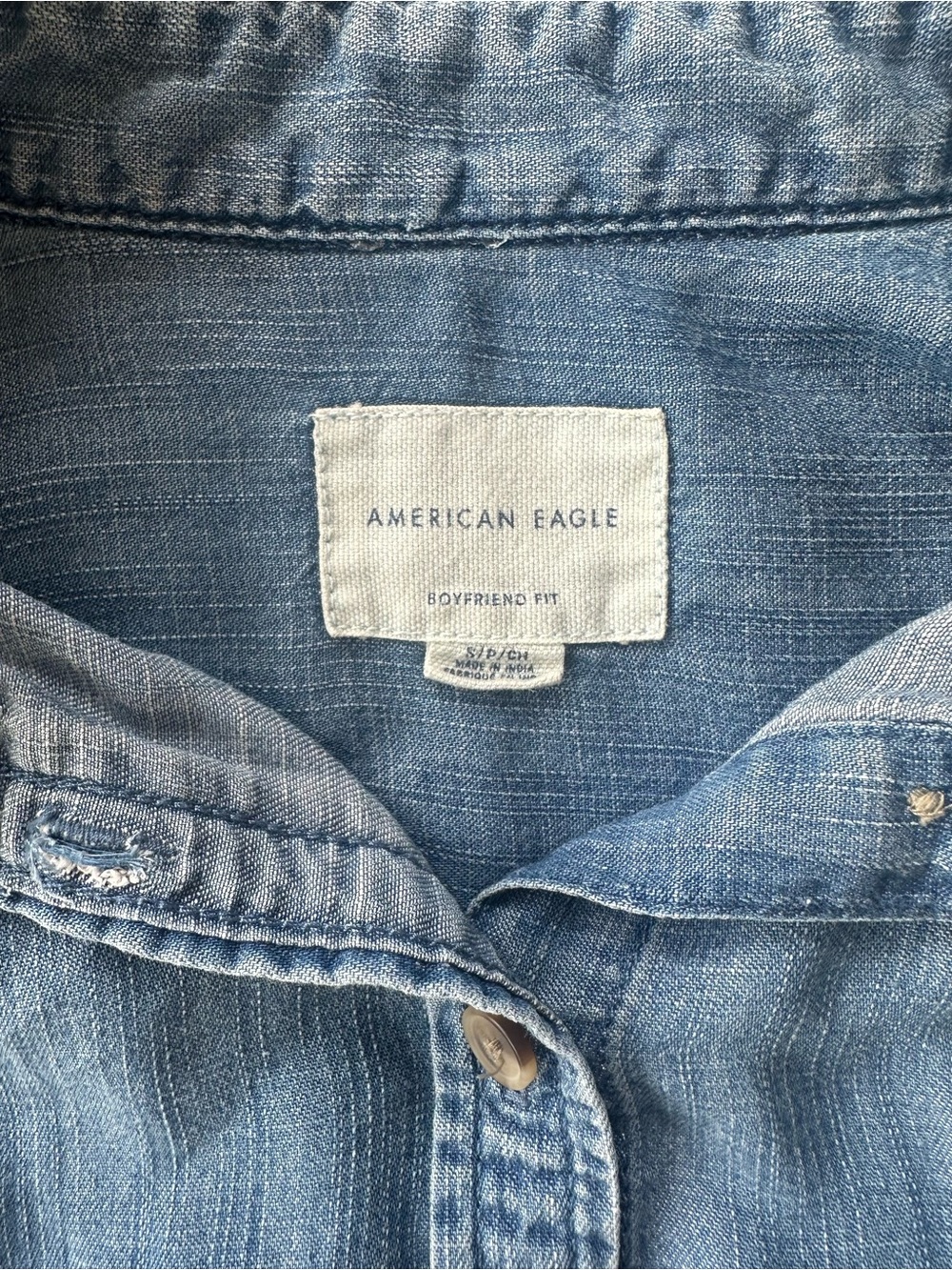 American Eagle Boyfriend Fit Chambray Denim Button Down Shirt Small - Picture 3 of 8